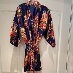 Short floral satin robe